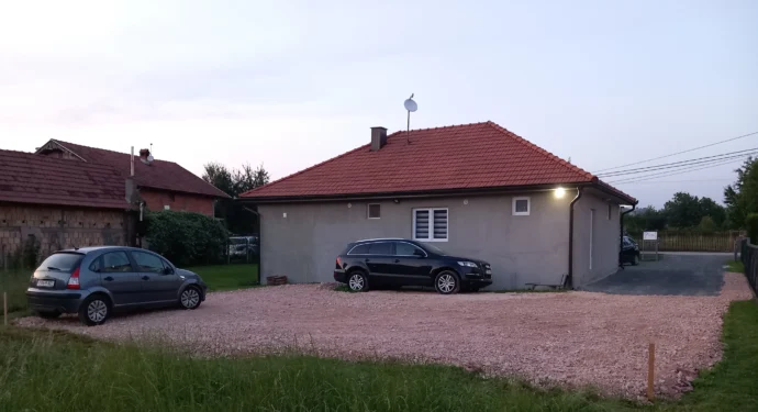 Parking Aerodrom Tuzla – Parkiralište Suljkanović